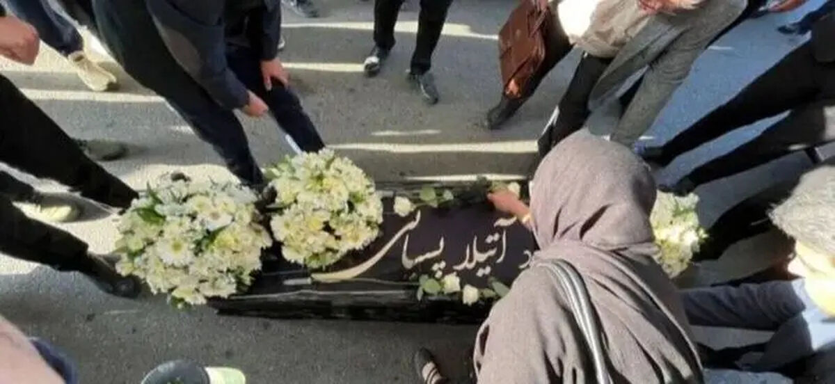 نگاهی به تیپ و استایل چهره‌های شاخص بر سر مزار مرحوم آتیلا پسیانی