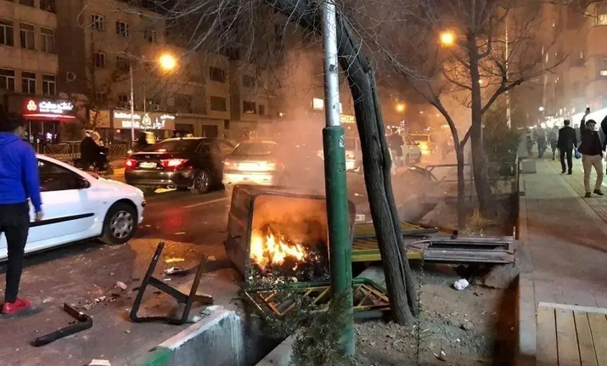با جداشدن مردم از صف آشوبگران، لیدرها یکی پس از دیگری دستگیر شدند