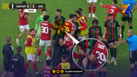 آشوب در زمین فوتبال؛ پرتاب چاقو و بطری به سوی بازیکنان