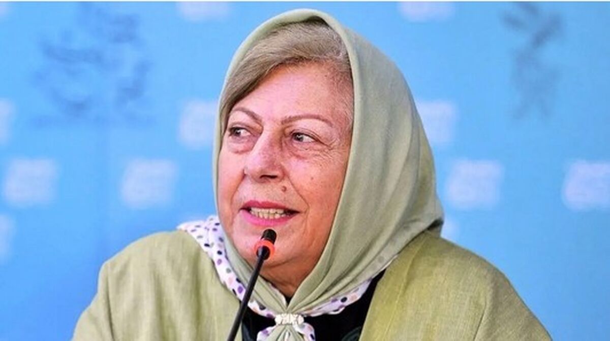احساساتی شدن ثریا قاسمی در سفر زیارتیش به مشهد