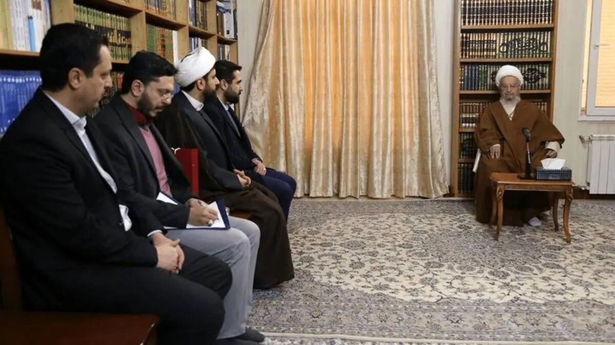 آیت‌الله مکارم شیرازی: فضای مجازی عامل فریب جوانان در حوادث اخیر بود