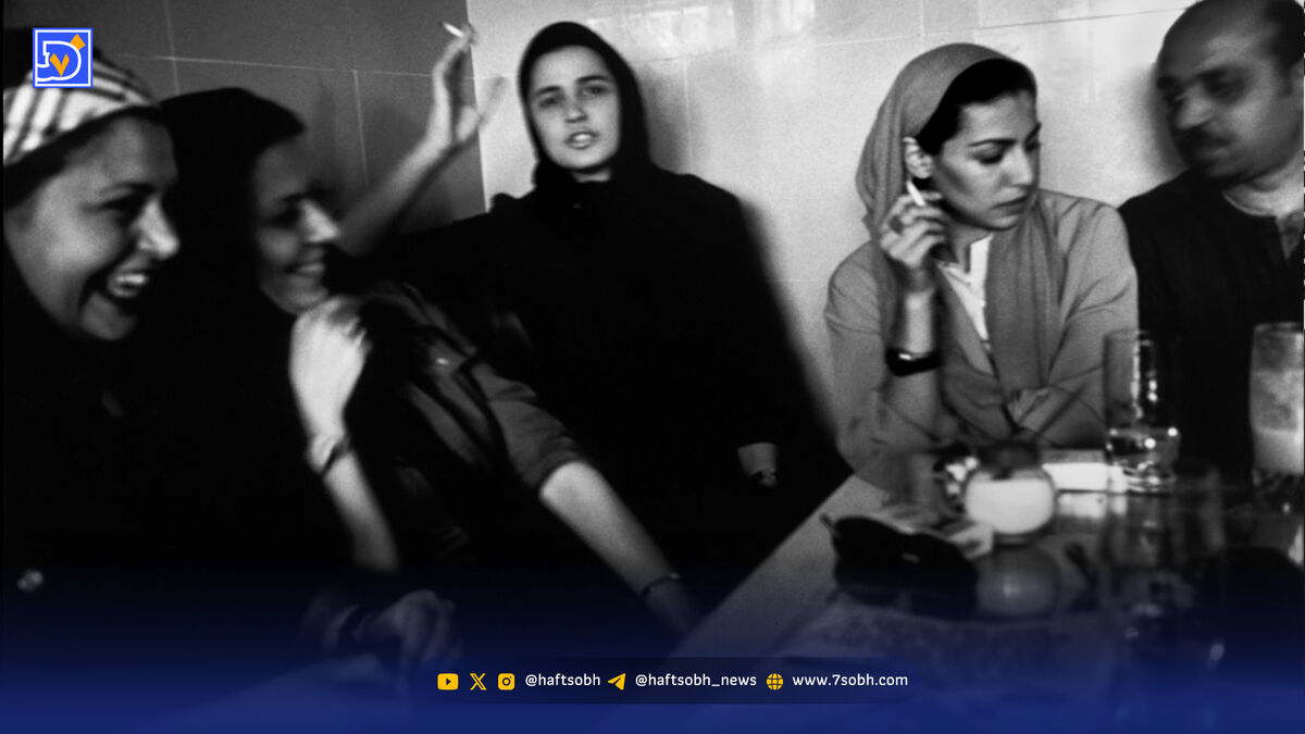 قاب تاریخ| حس خوب یک عکس؛ گعده جوانان تهرانی، نامجو و بنیتا افشاری