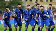 عکس | مربی و گلرهای فجر در آغوش غلامپور پیش از بازی استقلال