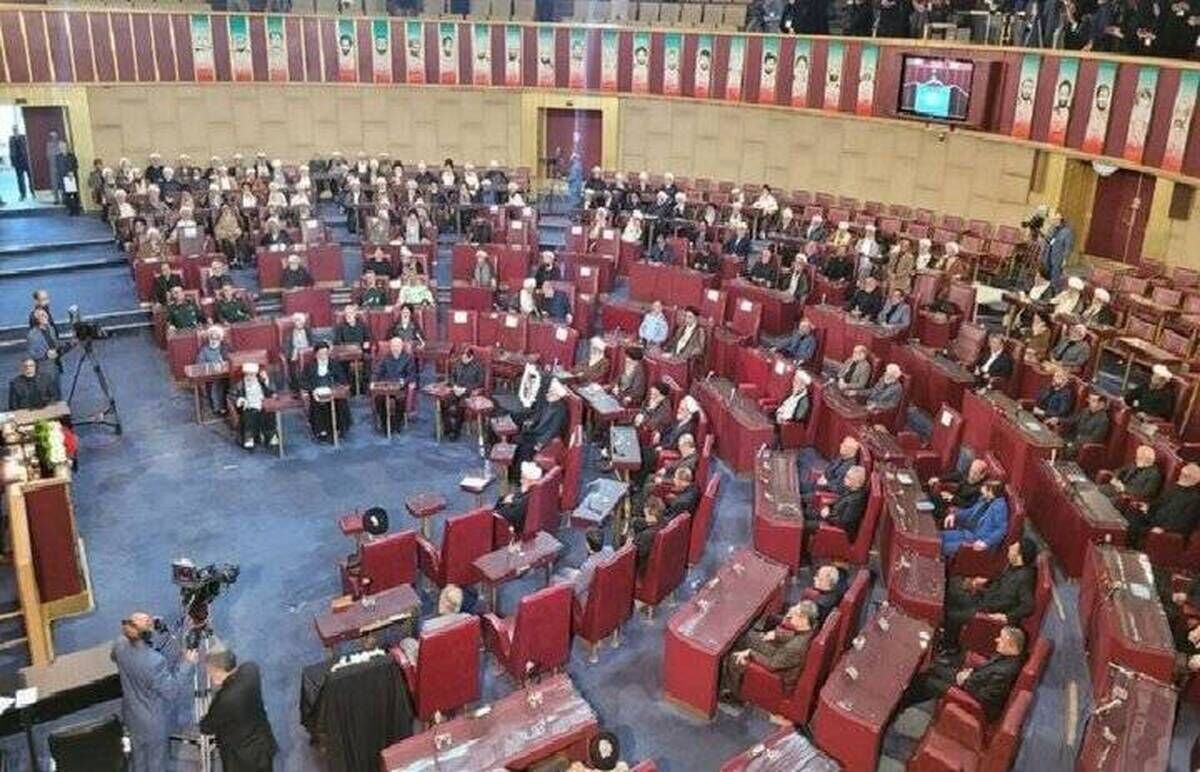 آخرین وضعیت گزینه‌های جانشینی رهبر انقلاب / مجتبی خامنه‌ای و روحانی انتخاب شدند؟