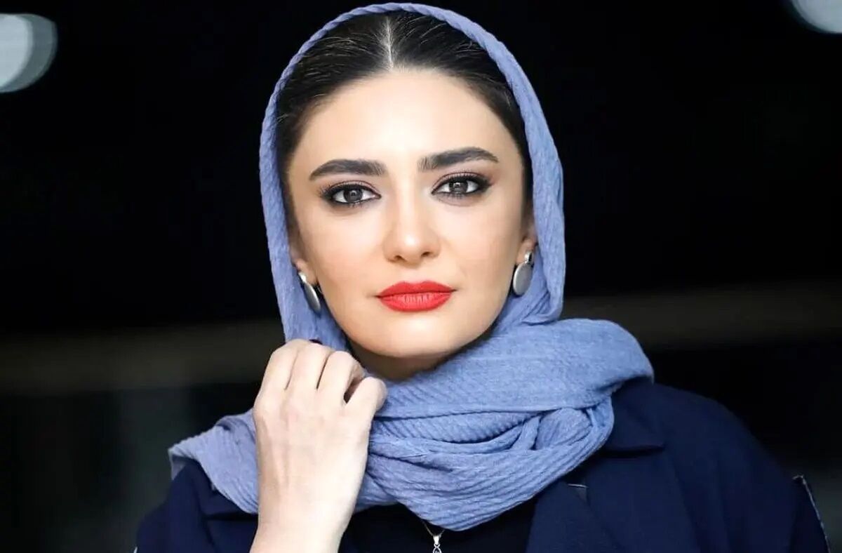 سفر  زمان | استایل چادری «لیندا کیانی»  در حرم امام رضا؛ سال 94 به همراه مادرش