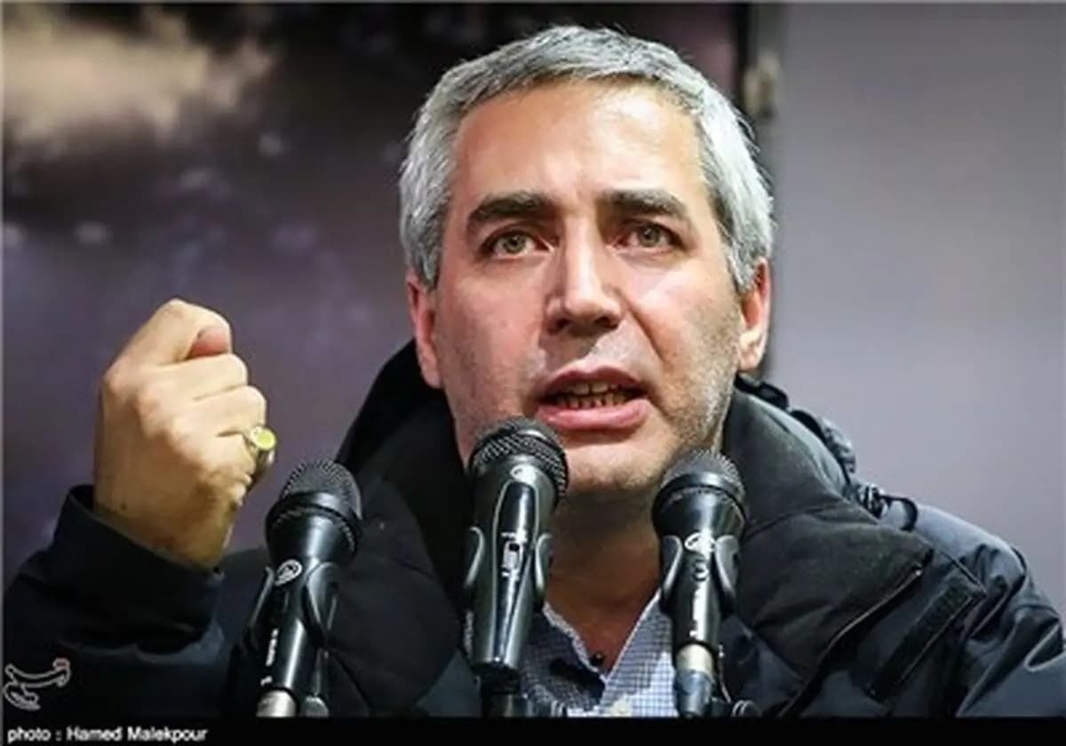 ابراهیم حاتمی کیا در تجمع عزاداری رهبر انقلاب در خیابان