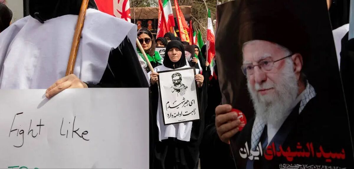 زنان کفن‌پوش تهران + عکس