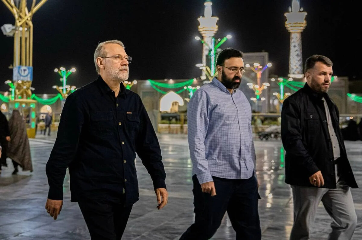 عکس | اولین تصویر از پیکر شهید علی لاریجانی در معراج شهدا / پدر در کنار پسر آرام گرفت
