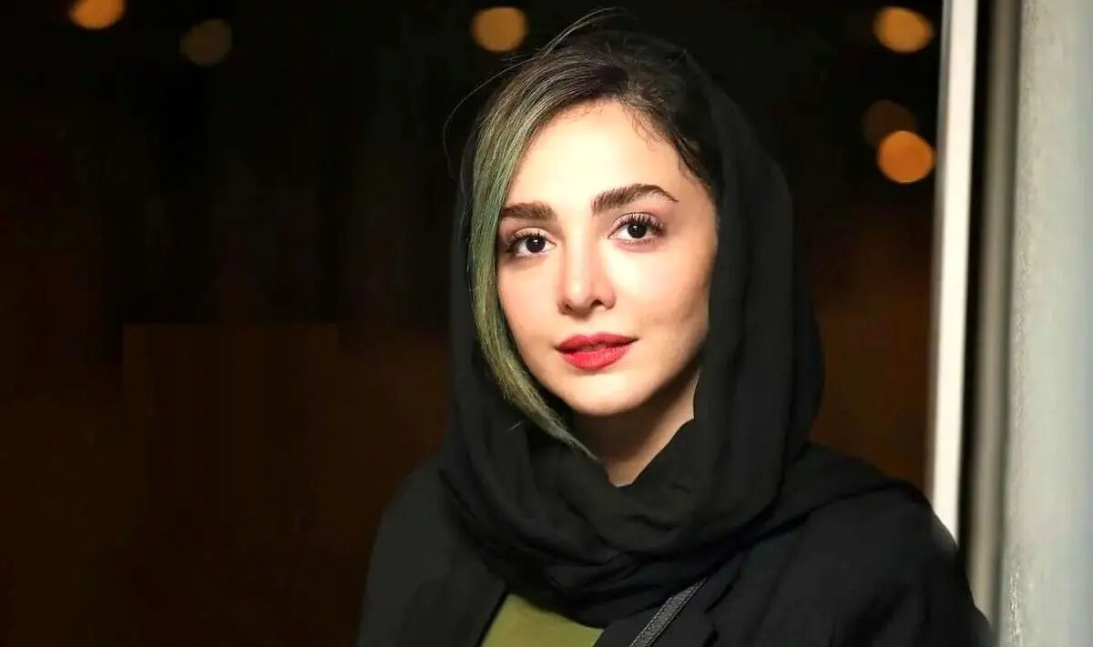 سفر در زمان | استایل کلاسیک المیرا دهقانی بازیگر سریال بامداد خمار در یک مراسم؛ سال 1403