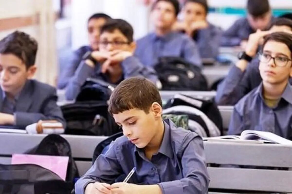 وضعیت تعطیلی مدارس تا پایان سال / دانش آموزان تا پایان سال غیر حضوری شدند؟