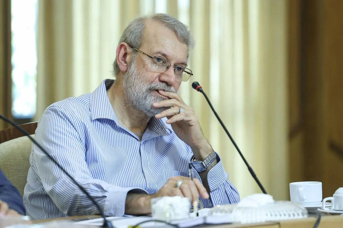 عکس| قاب زیبا از شهید علی لاریجانی در کنار رهبر شهید انقلاب