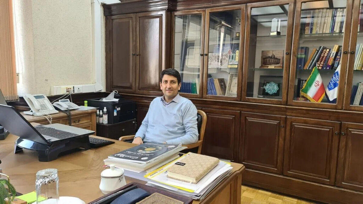 ستار هاشمی کیست؟ / وزیری که اینترنت را وصل کرد