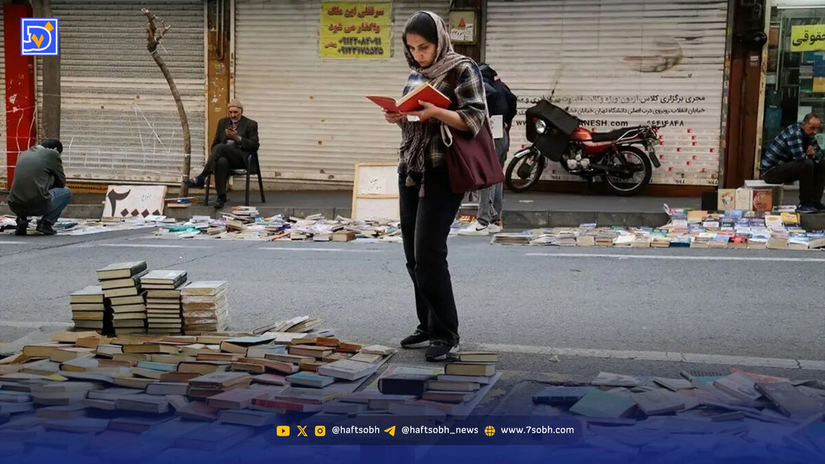 انقلاب،‌ کتاب‌هایش را فراموش کرد