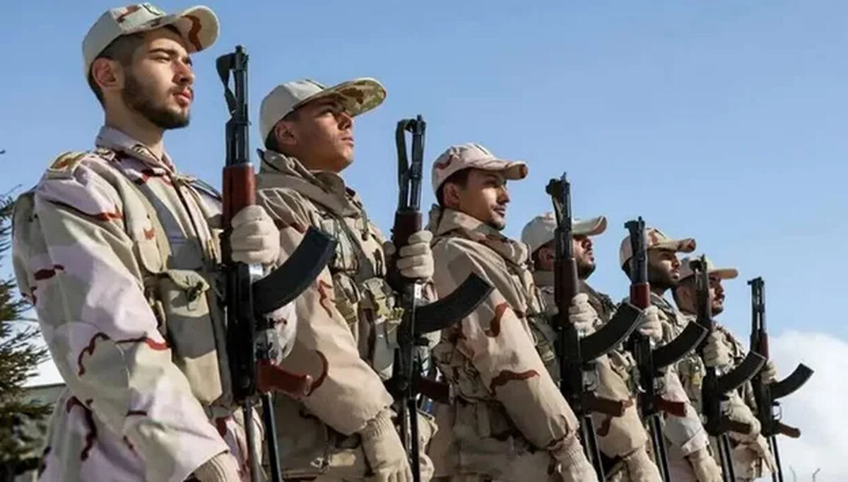 سفر در زمان؛ سلفی سربازان در میدان نقش جهان اصفهان