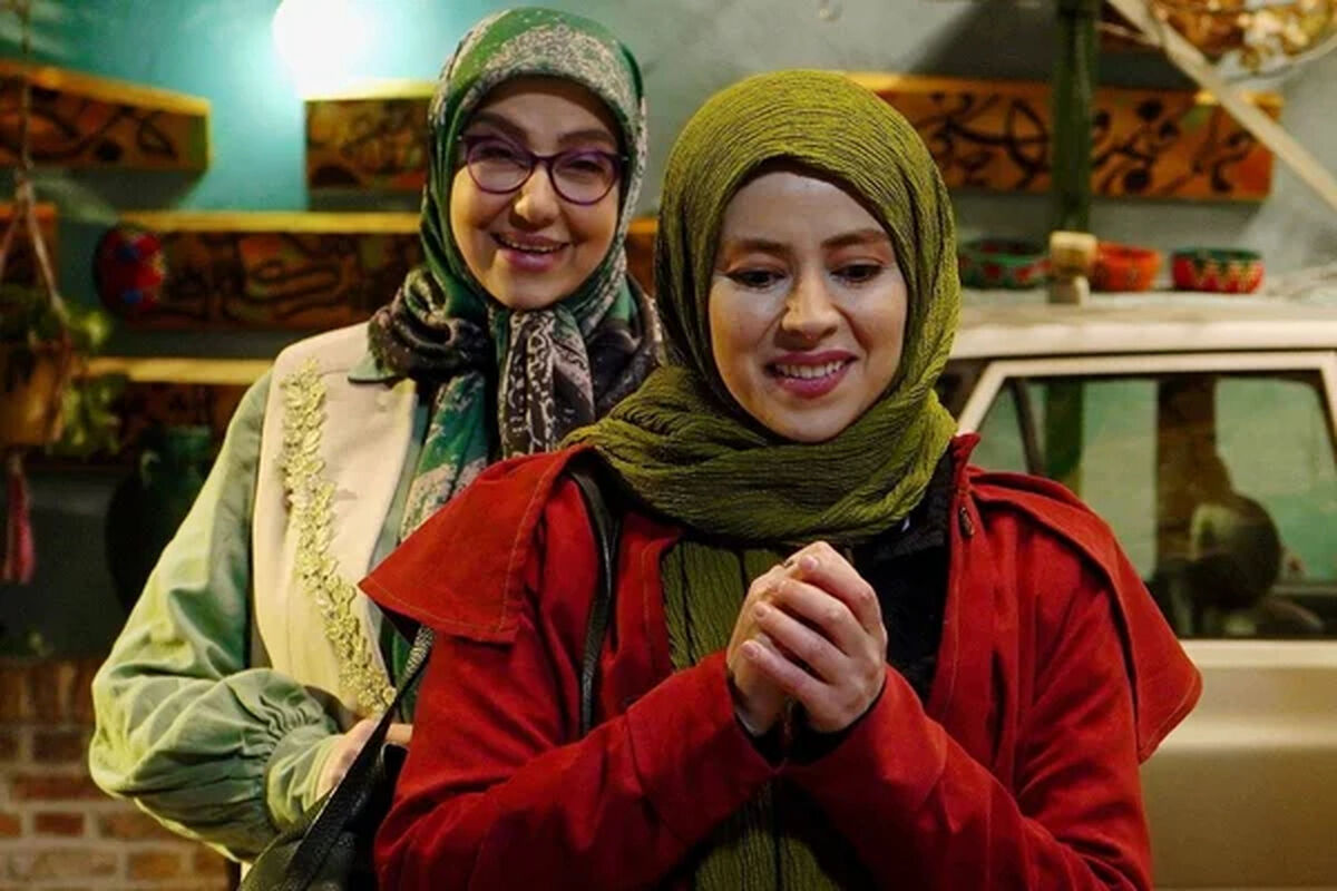 سفر در زمان | «گوهر و رویا» در پشت صحنه سریال کلینیک رویا؛ سال 1404
