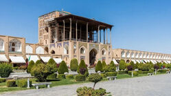 عکس| سفر به ایران قدیم؛ نمایی از «عمارت عالی قاپو» اصفهان؛ سال 1311