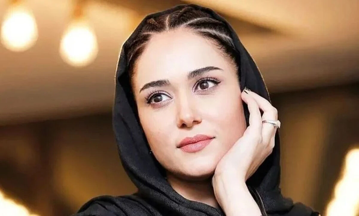 عکس| تیپ و استایل جذاب پریناز ایزدیار با لباس مشکی مجلسی