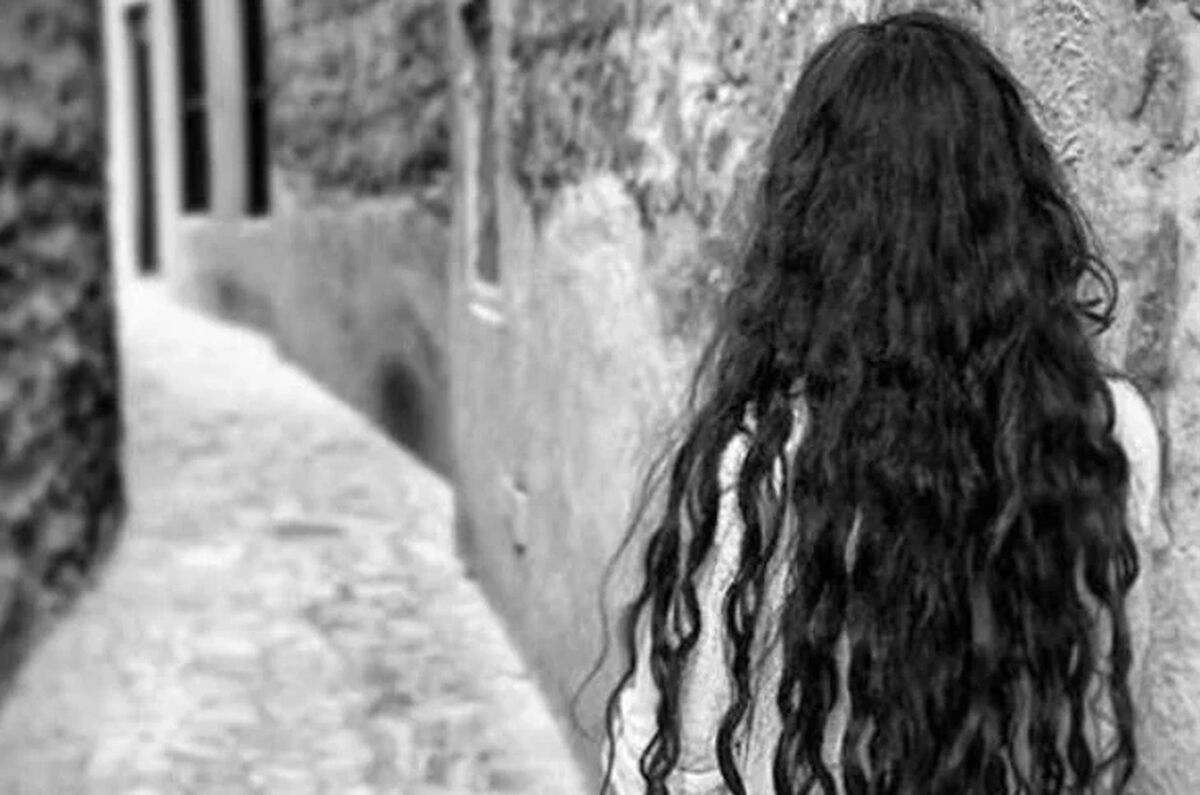 دانلود آهنگ آره که موهات بلند و زیباس کلی شیک و دریم تو شب کلا گیراس | ترند اینستا