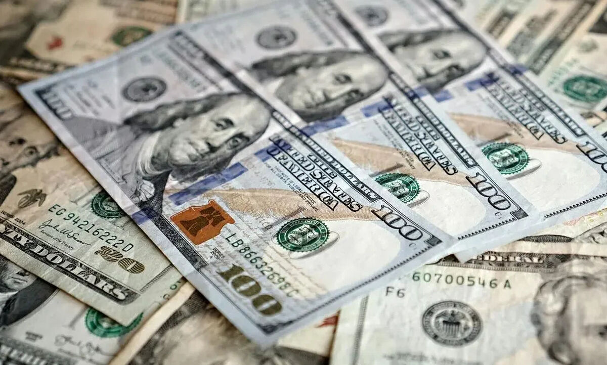 آخرین تغییر قیمت دلار امروز دوشنبه 1 تیر 1405؛ عقب نشینی 700 تومانی