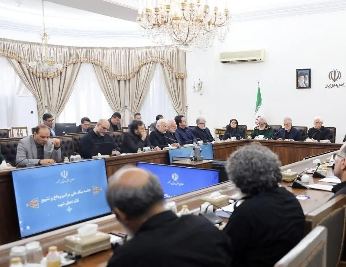 بازدید معاون سیاسی وزیر کشور از ستاد مرکزی مراسم تشییع پیکر رهبر شهید انقلاب در تهران