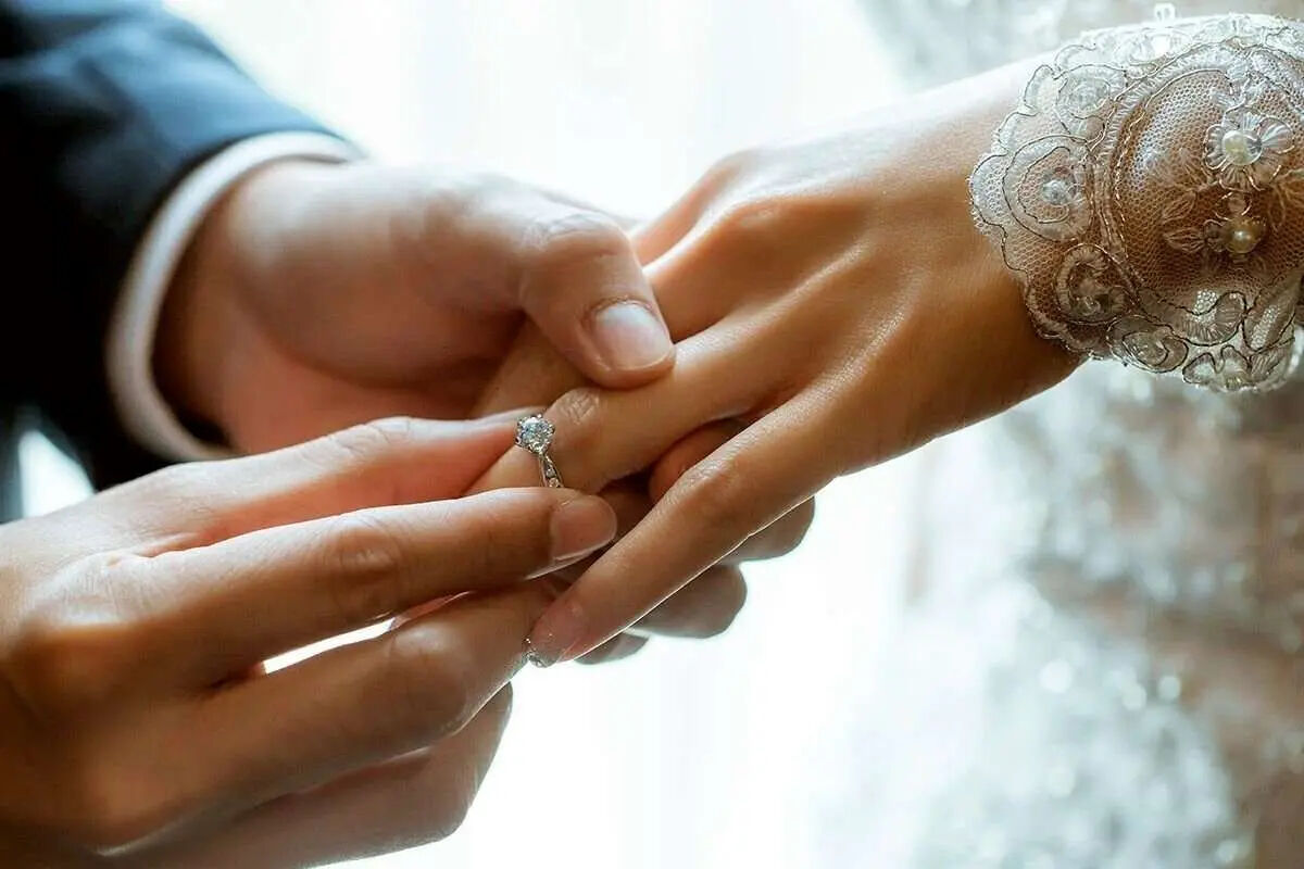 ازدواج عروس زشت روی با داماد کور / این دختر ایرانی هیچ خواستگاری نداشت + فیلم