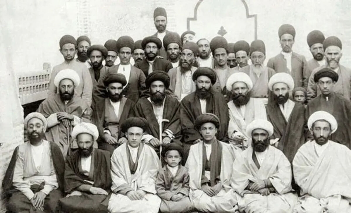 عکس| سفر زمان؛ اسب‌سواری «یک روحانی و همسرش» در اصفهان در دوران ناصرالدین شاه