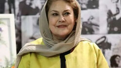 عکس تازه و متفاوت مهرانه مهین‌ترابی در ۶۸ سالگی؛ ستاره محبوب «خانه سبز» و «همسران» این بار از پشت صحنه غافلگیر کرد