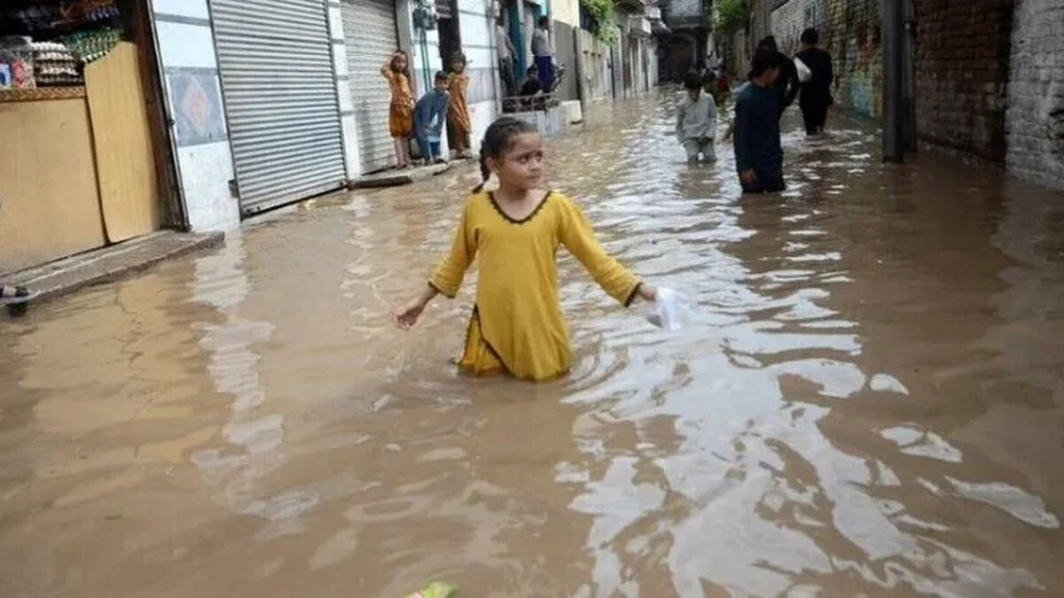 سیل‌ در پاکستان جان ۱۵ نفر را گرفت