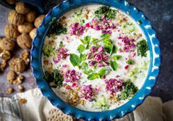 طرز تهیه آب‌دوغ خیار مجلسی / بهترین انتخاب برای تابستان