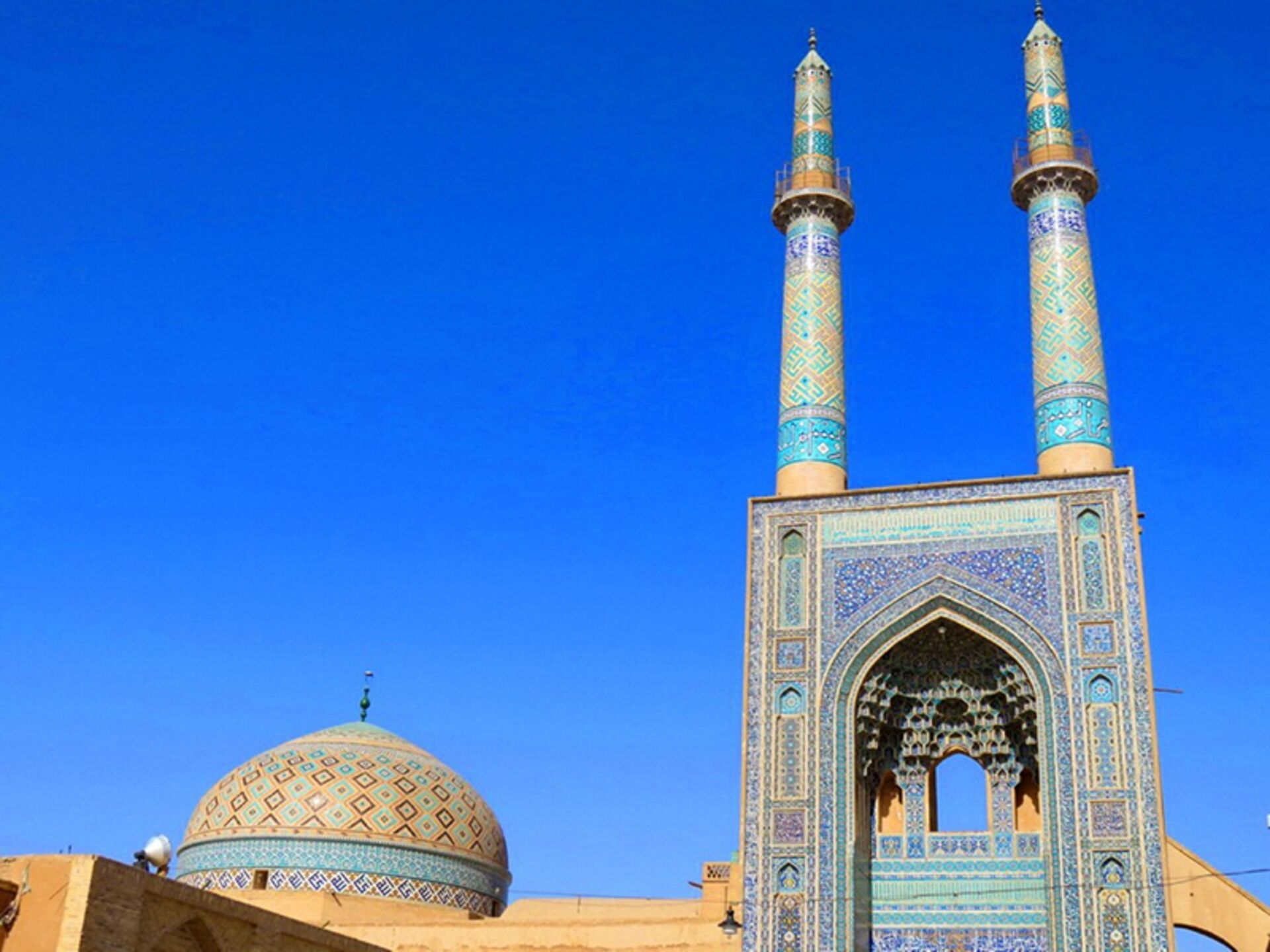 گنبد و گلدسته های مسجد جامع یزد